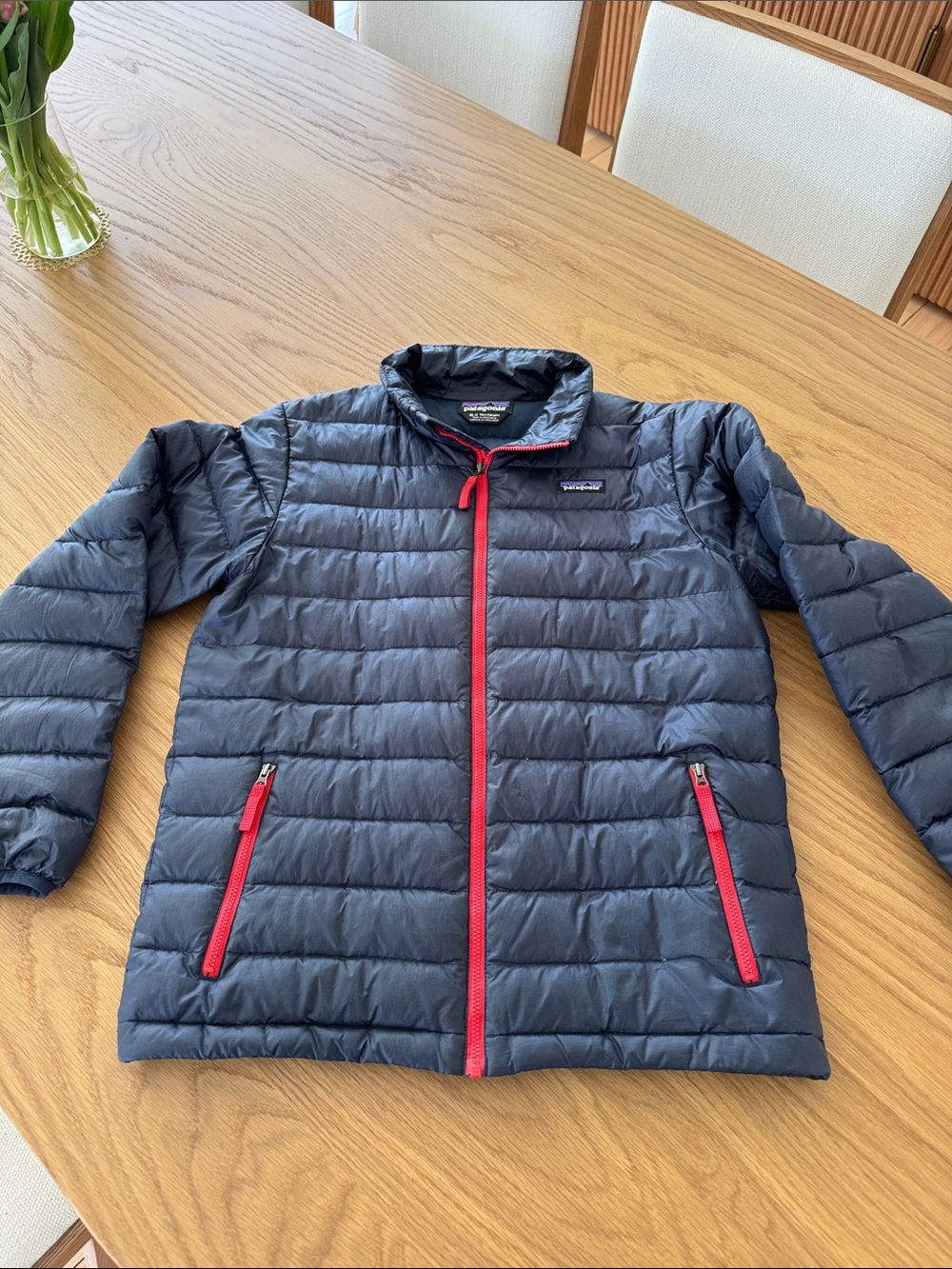 Patagonia Navy Down Jacket with Red Zipper Accents kids XL